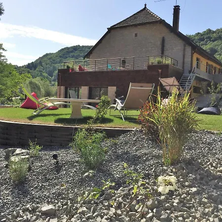 Domaine Et D'hotes Des Fees Bed & Breakfast Pretin