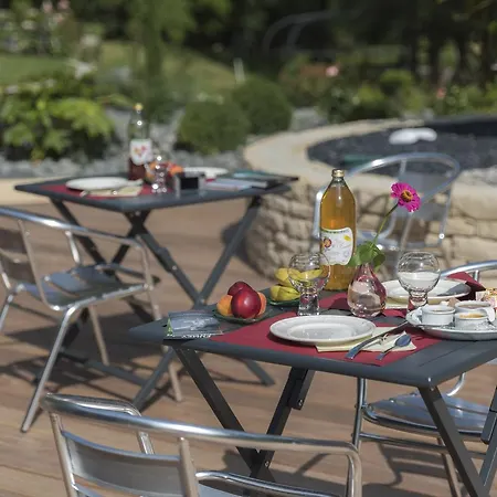 Domaine Et D'hotes Des Fees Bed & Breakfast Pretin